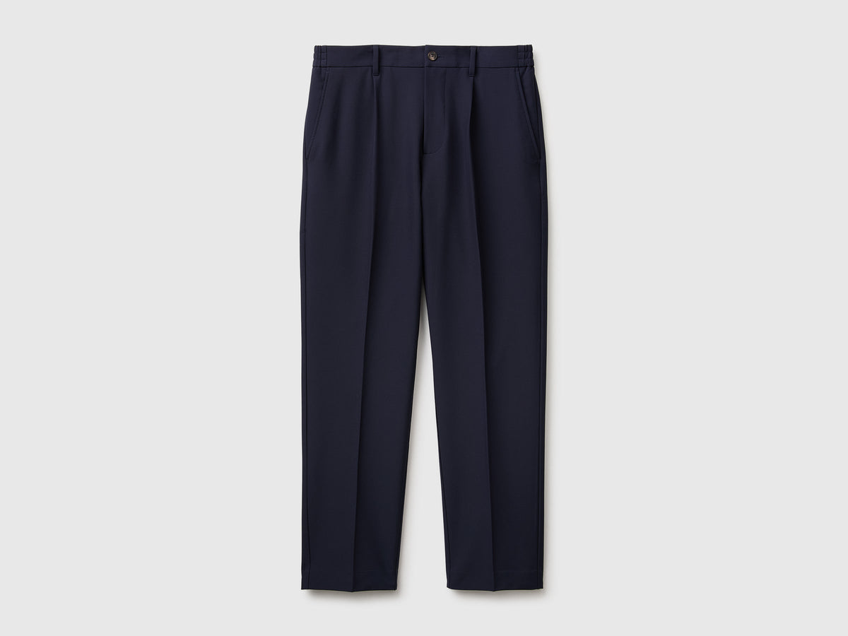 Pantaloni con pinces e piega