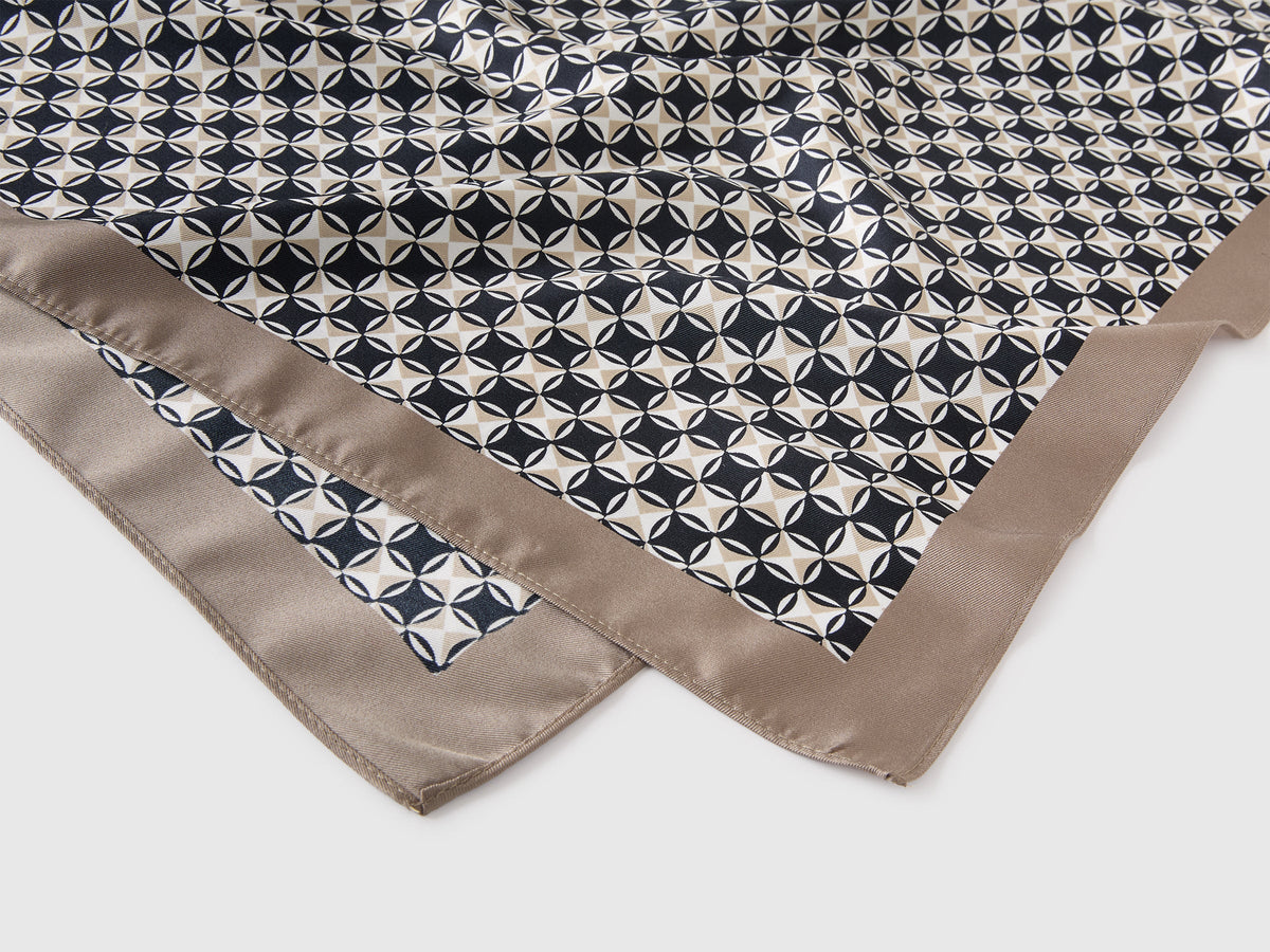 Foulard con stampa fantasia