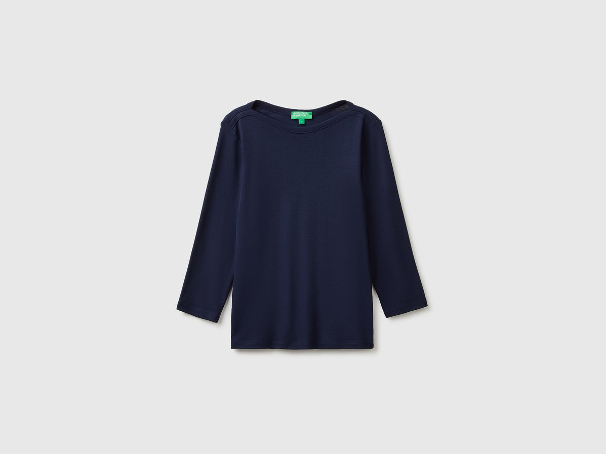 T-shirt slim fit con scollo a barchetta