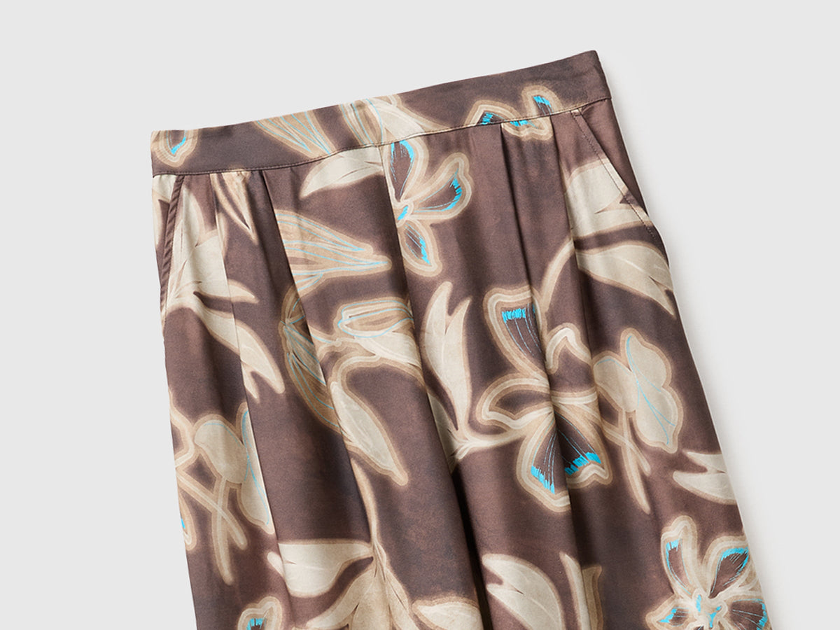 Pantaloni ampi con stampa floreale