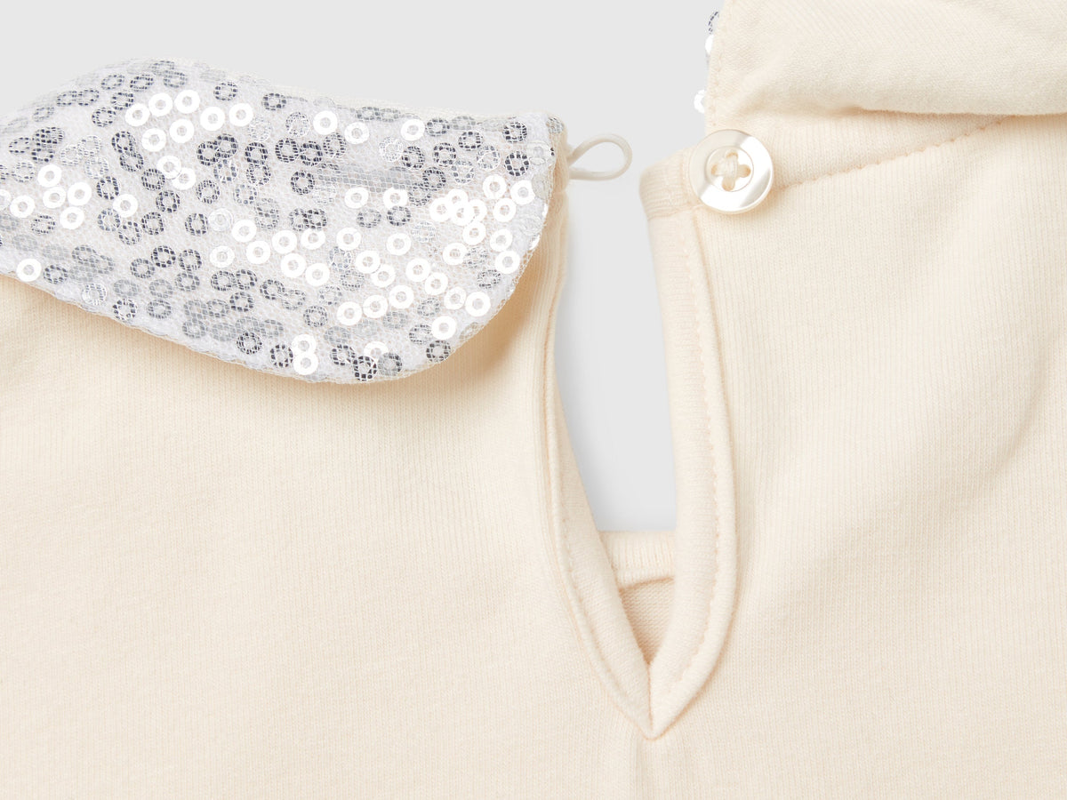 Maglietta con colletto paillettes