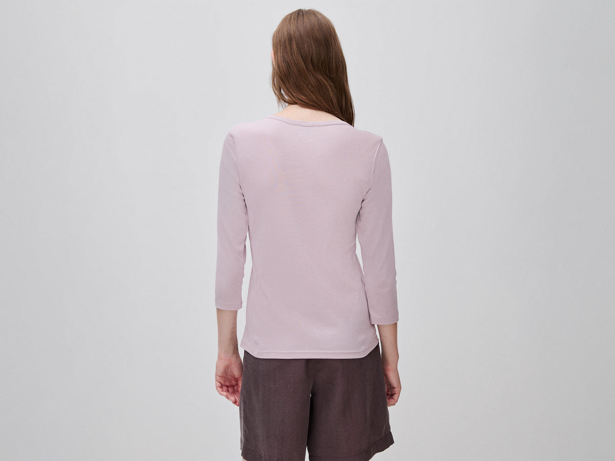 T-shirt slim fit con scollo a barchetta