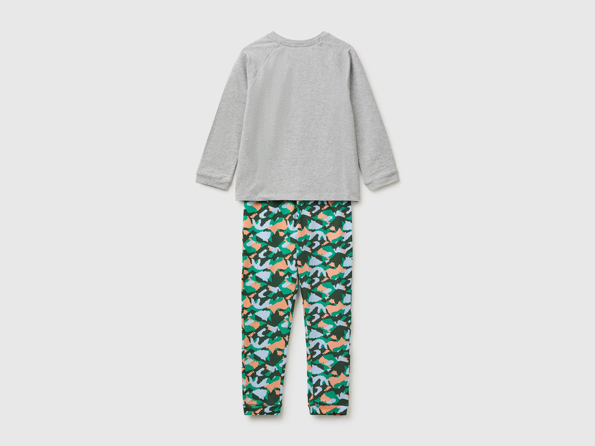 Pigiama con logo e pantaloni fantasia