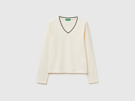 T-shirt aderente scollo a V