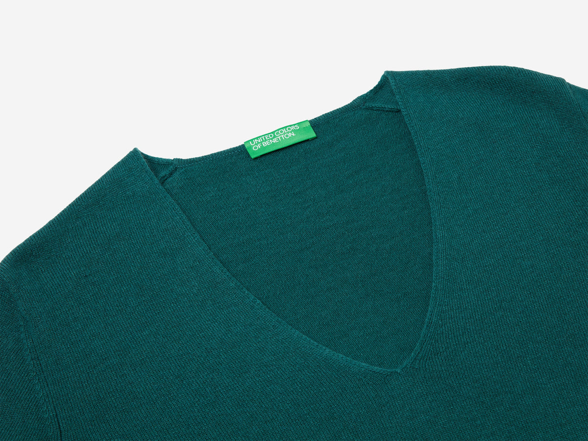 Maglione verde con scollo a V in pura lana Merino