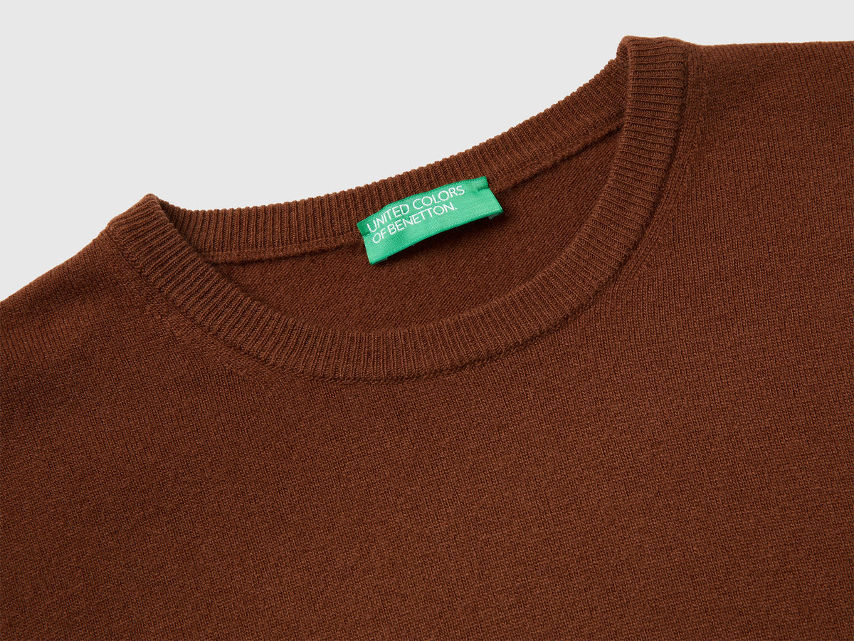 Maglia girocollo marrone scuro in pura lana Merino