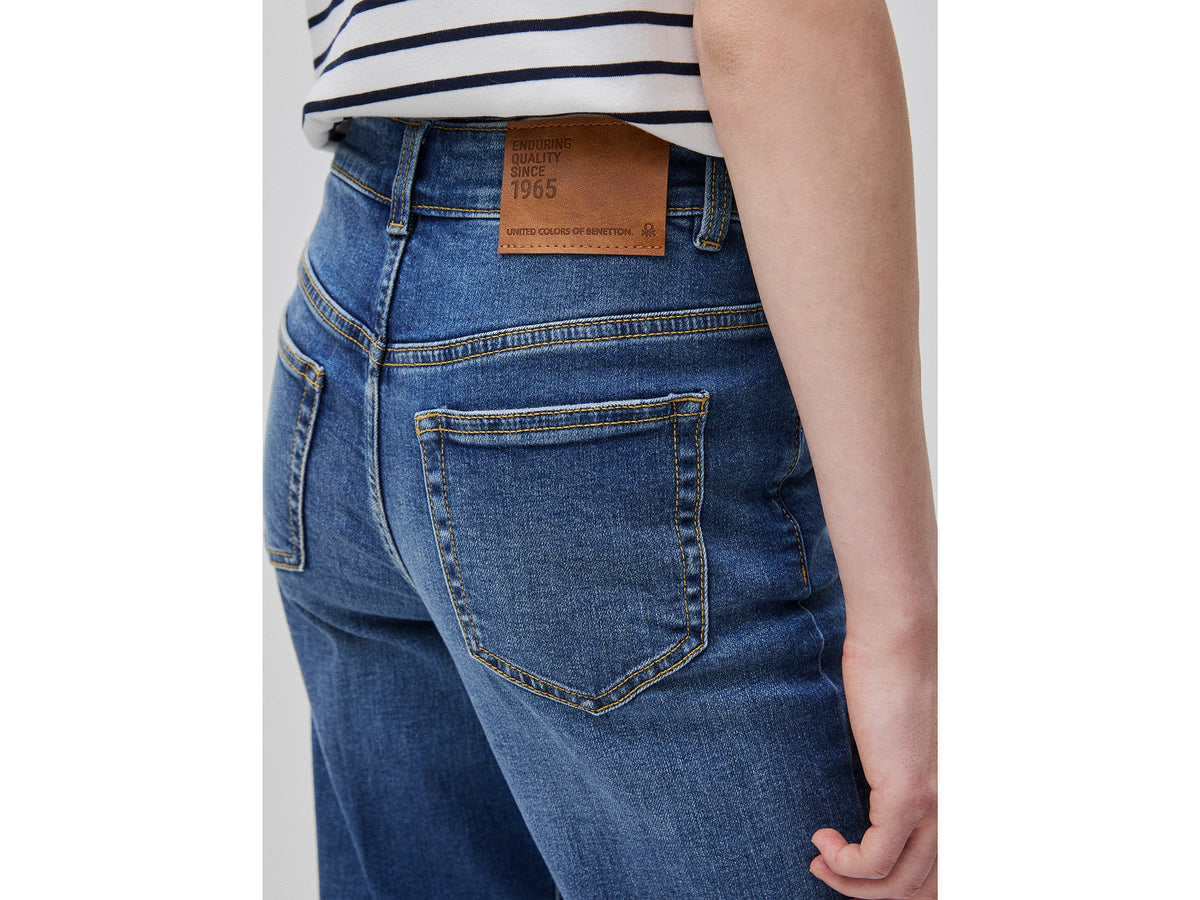 Jeans flare con bottoni