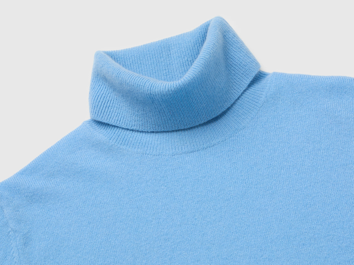 Maglione dolcevita azzurro in pura lana Merino