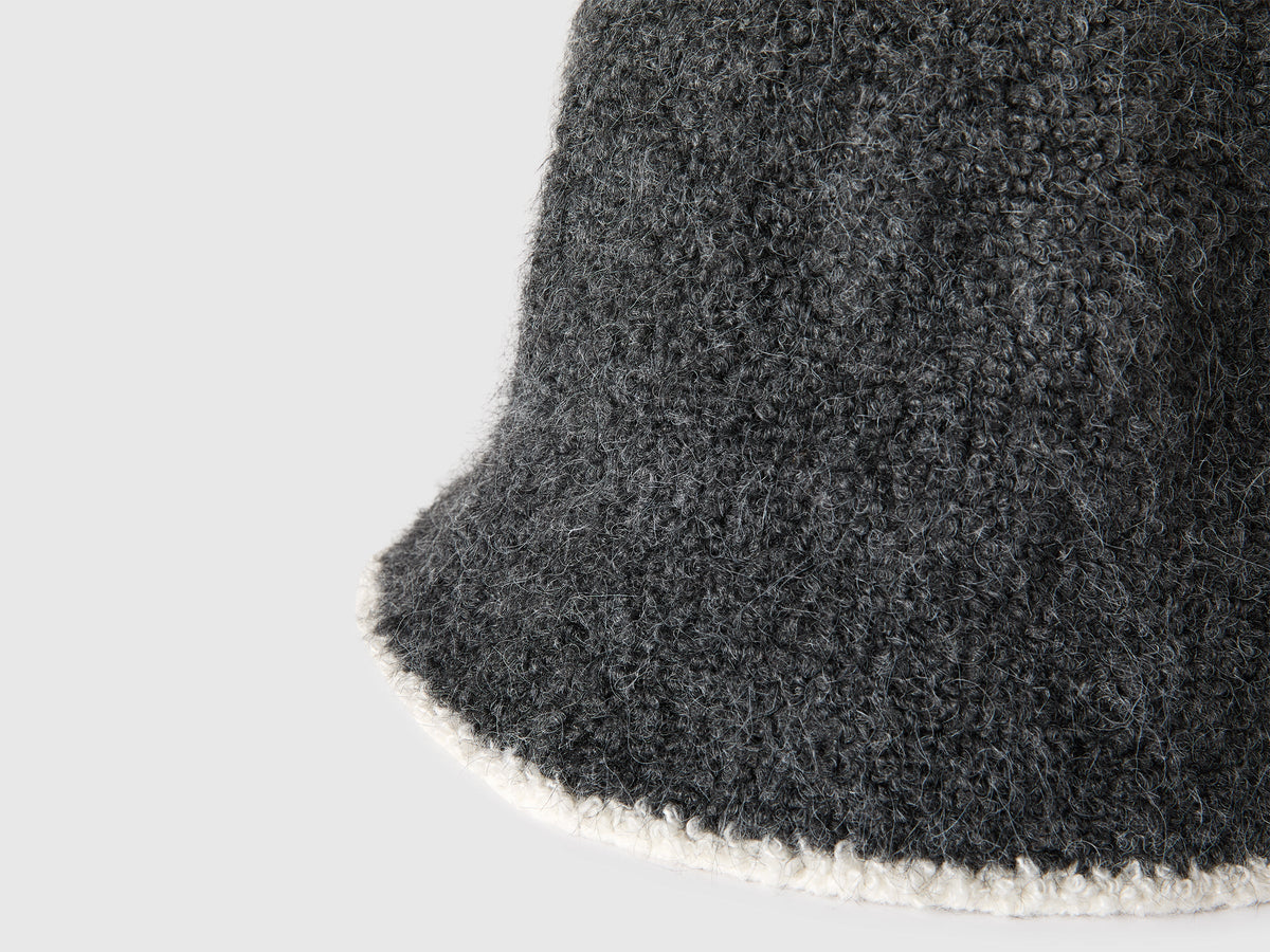 Cappello in misto lana bouclè