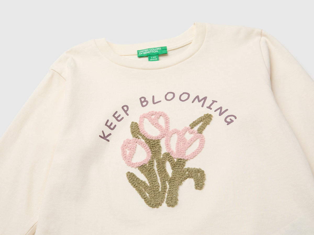 T-shirt con ricamo in cotone bio