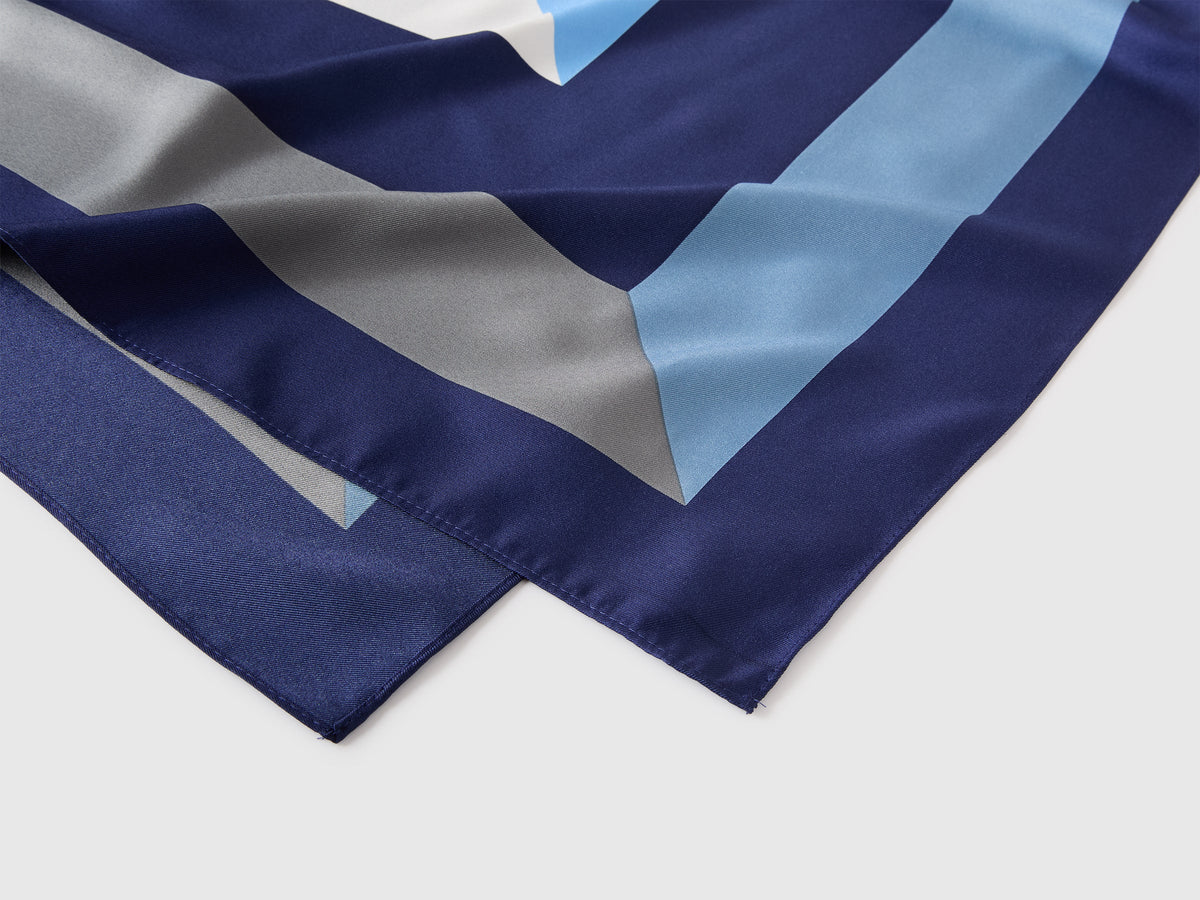 Foulard con stampa fantasia