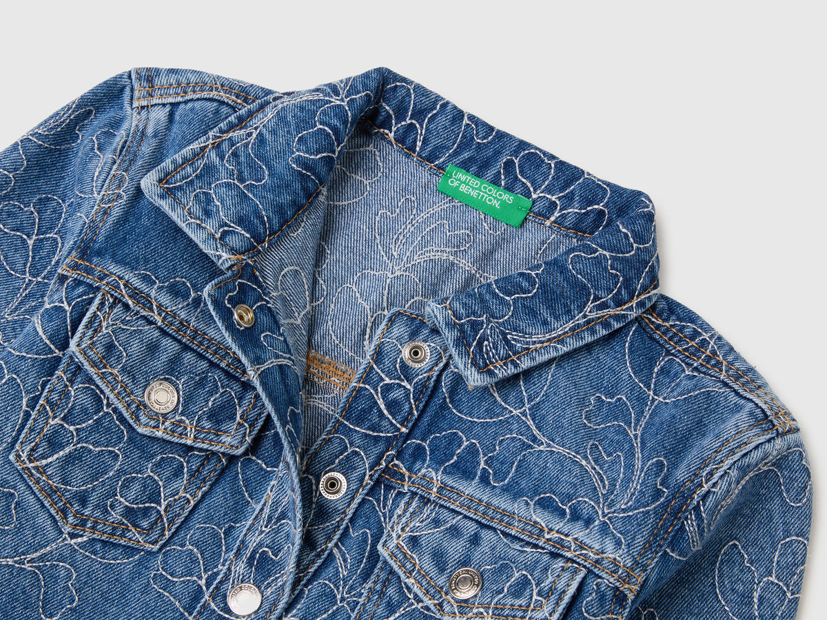 Giubbino di jeans con ricami