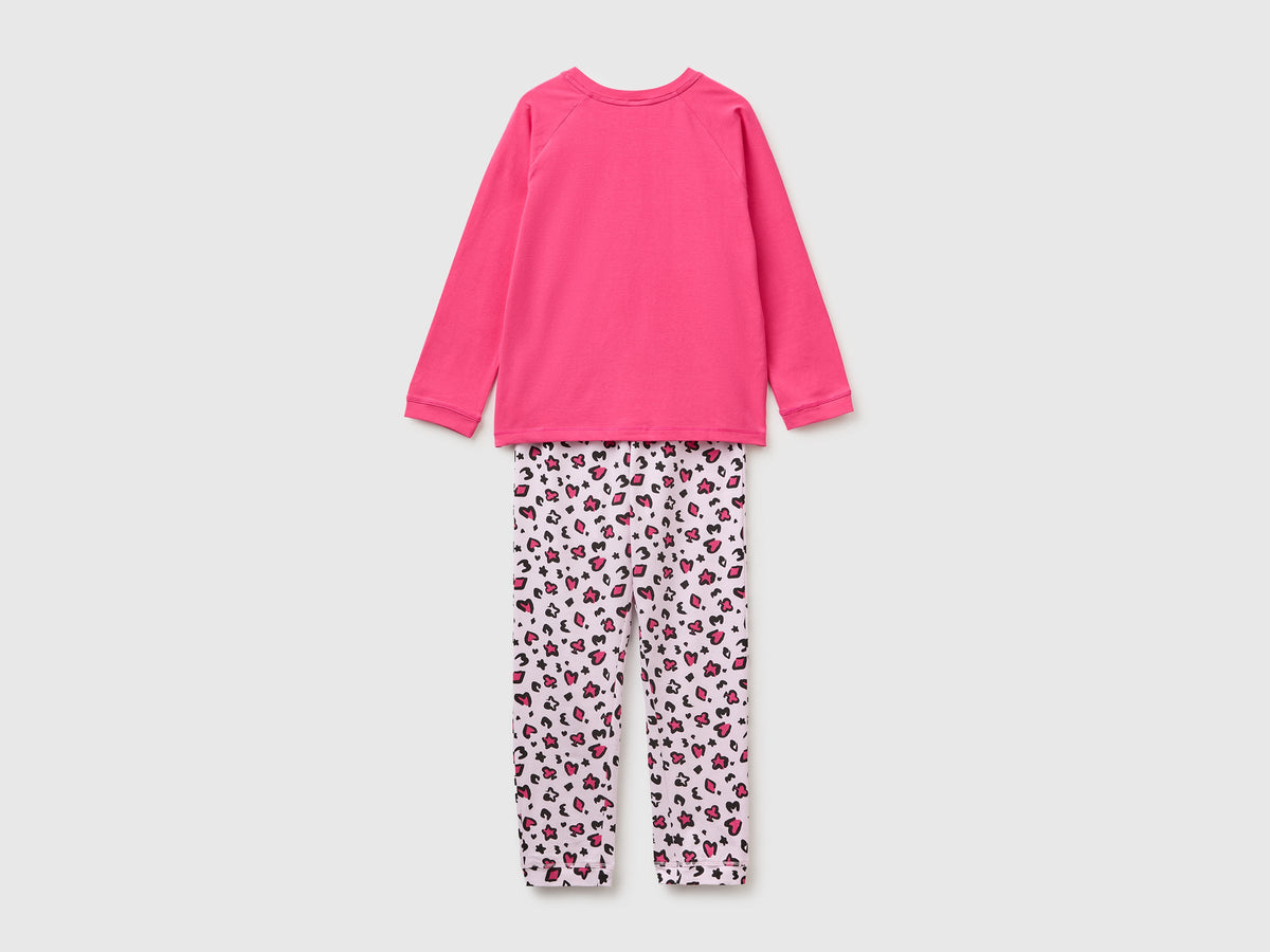 Pigiama con logo e pantaloni fantasia