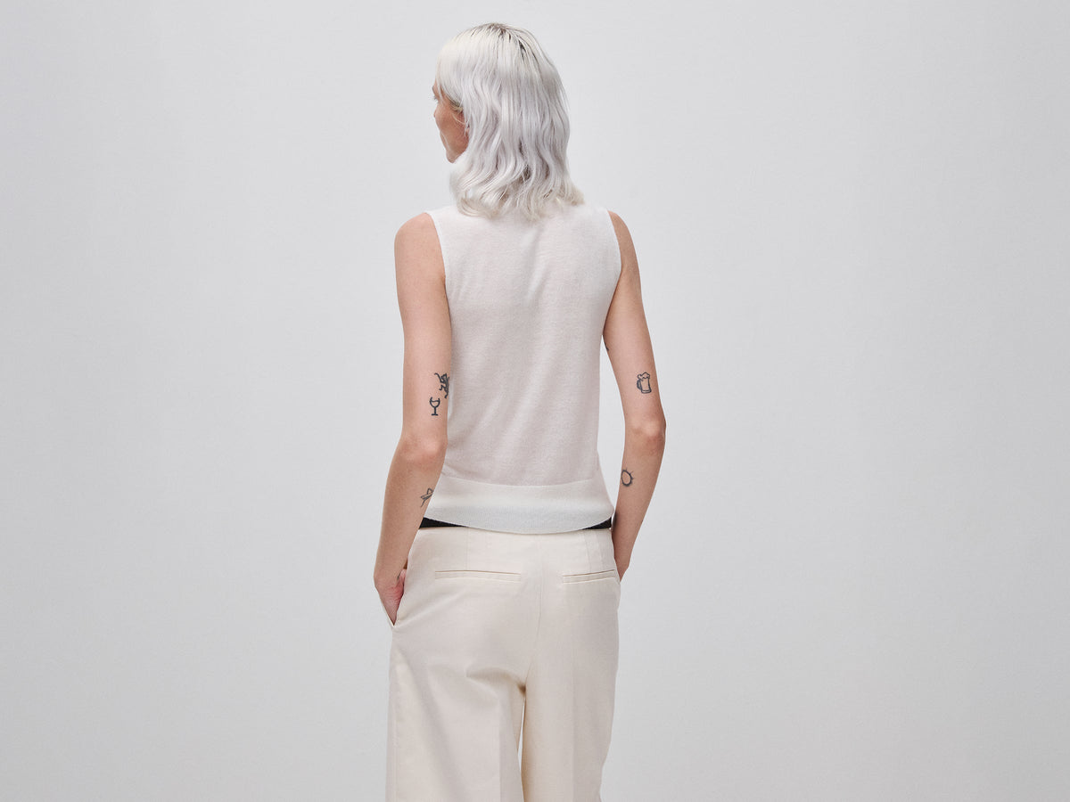 Lupetto smanicato in misto lana ultralight