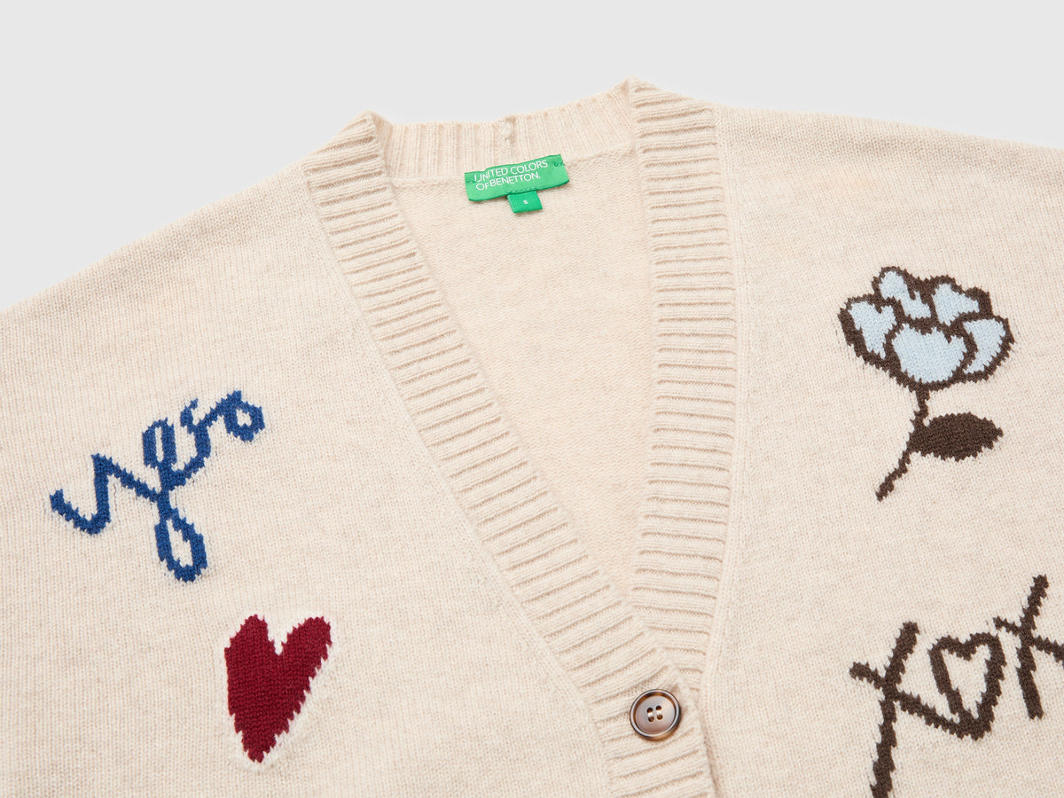 Cardigan 100% lana con intarsio floreale