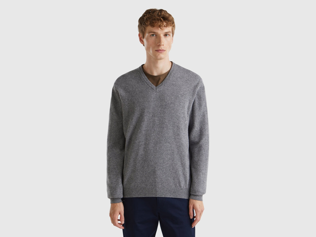 Maglia scollo a V grigia in pura lana Merino