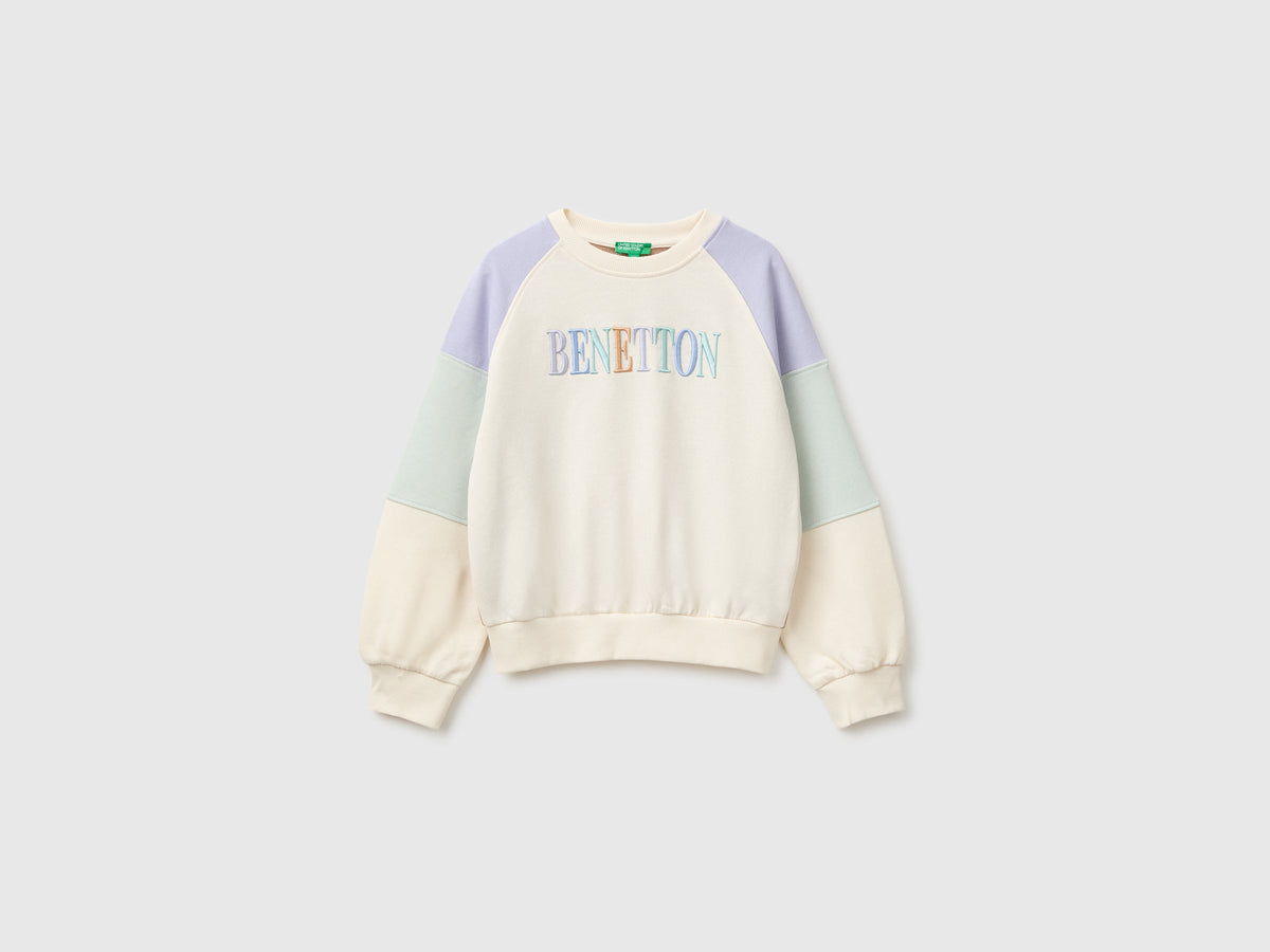 Felpa color block con ricamo