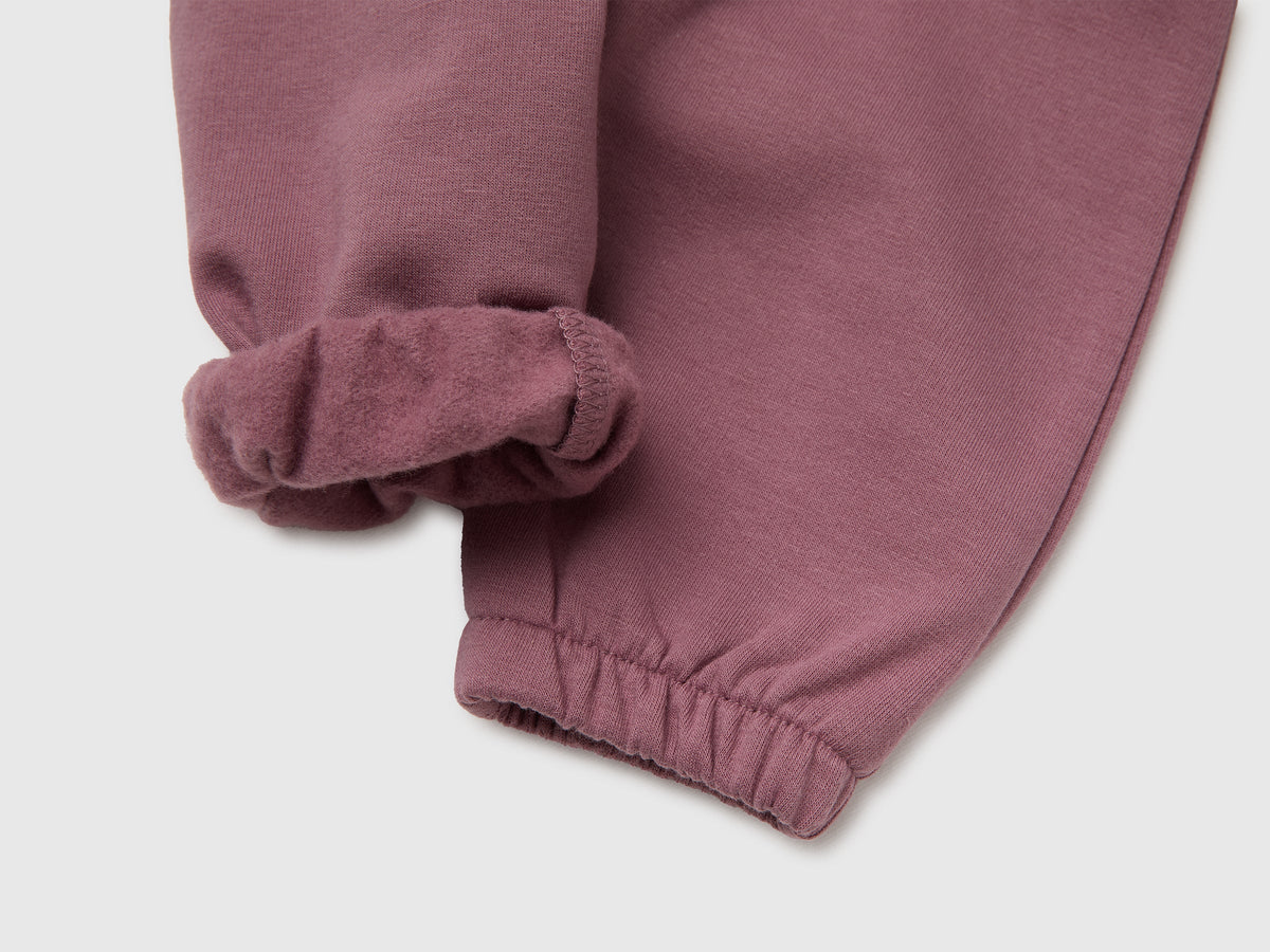 Pantaloni in felpa con animaletto sul retro