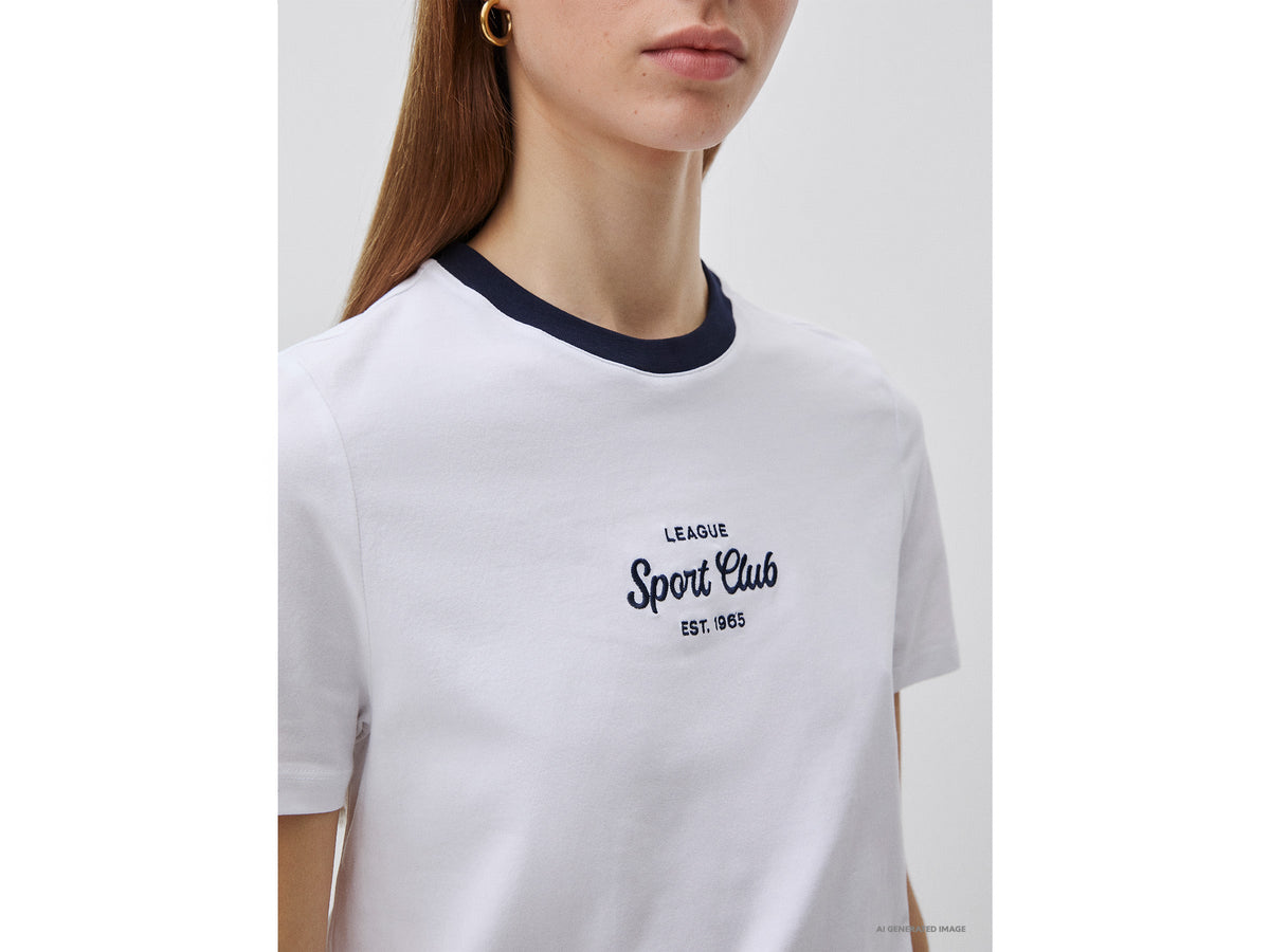 T-shirt con stemma ricamato