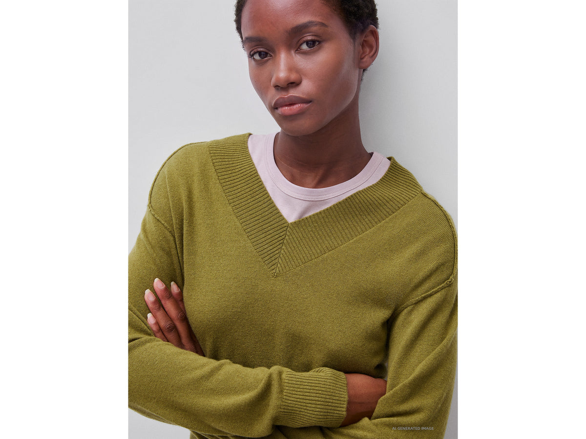 Maglia morbida con scollo a V in misto cashmere