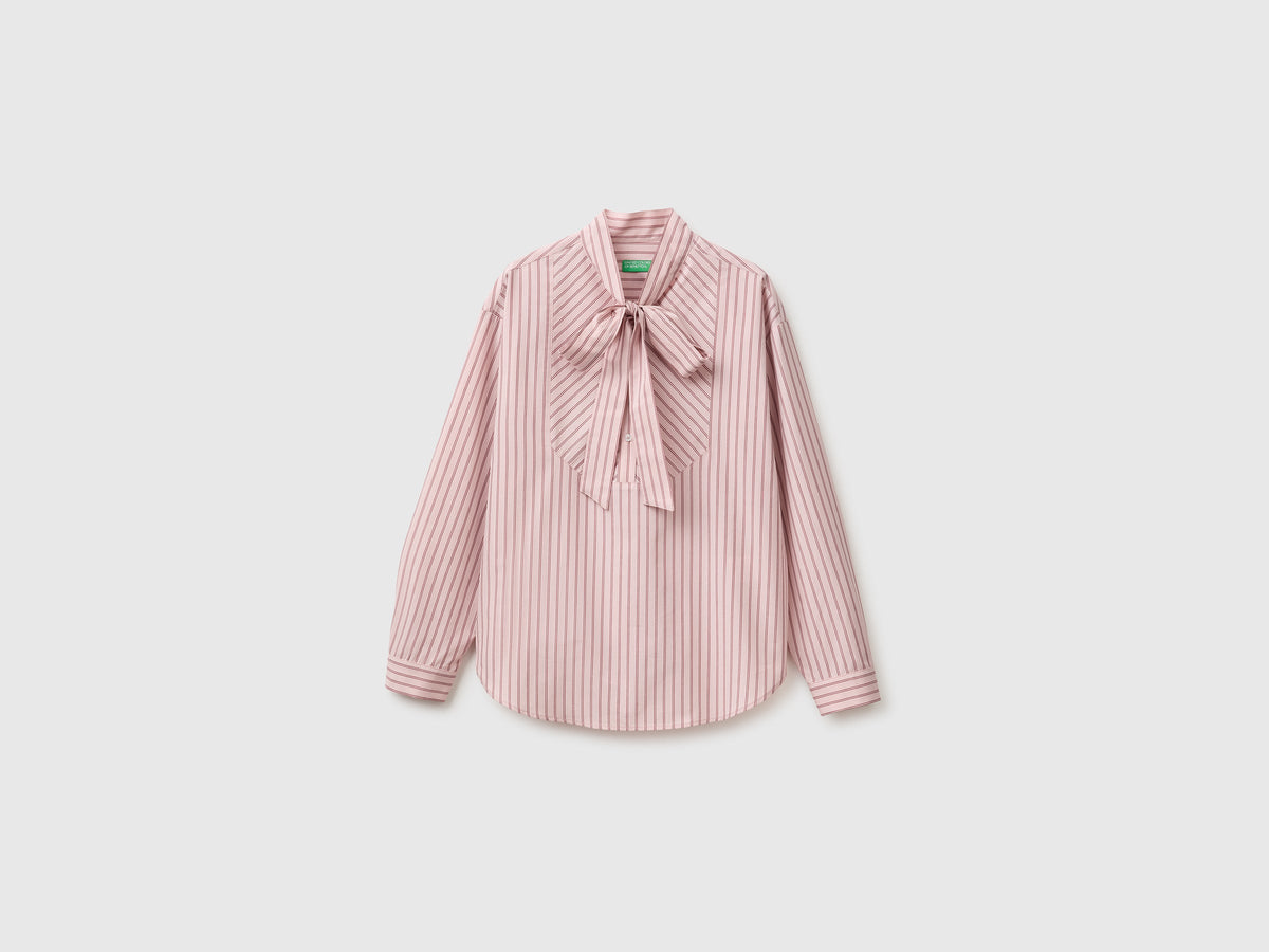 Camicia a righe con fiocco al collo