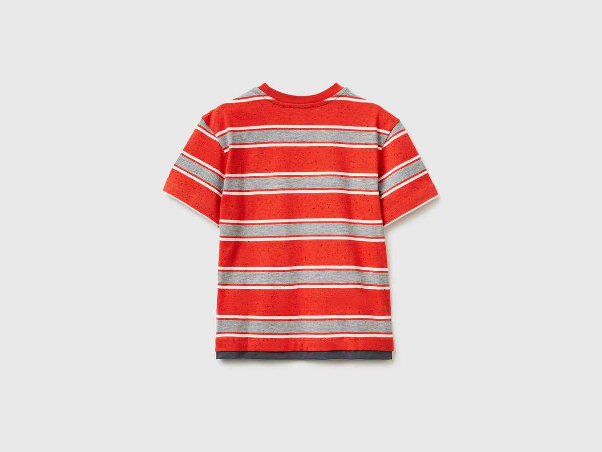 T-shirt rigata con patch