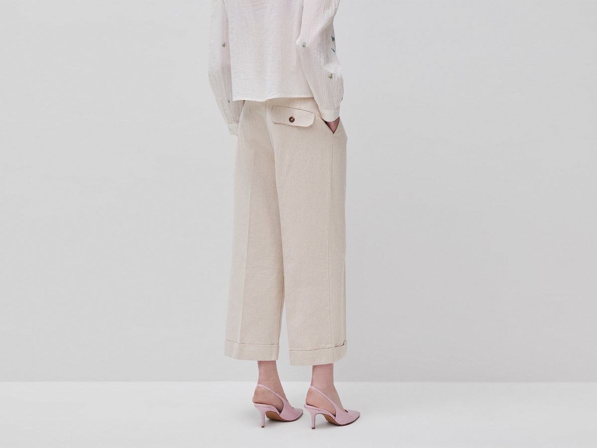 Pantaloni ampi con risvolto