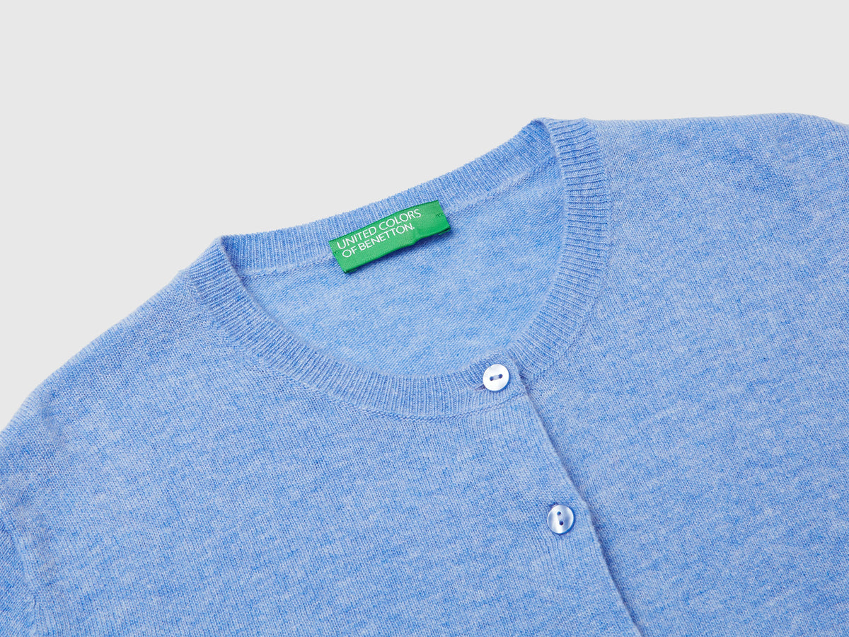 Cardigan girocollo azzurro in pura lana Merino
