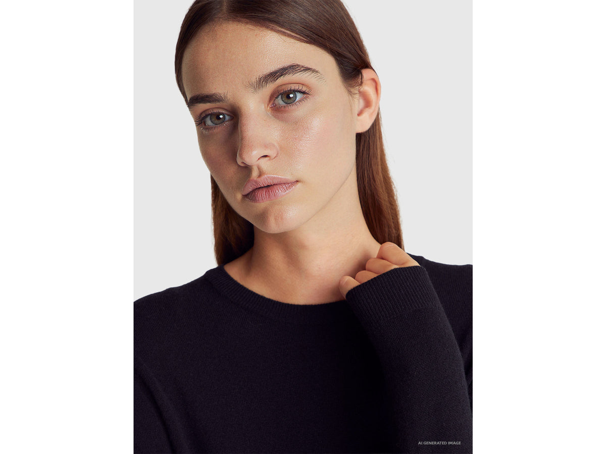 Maglia girocollo nera in pura lana Merino