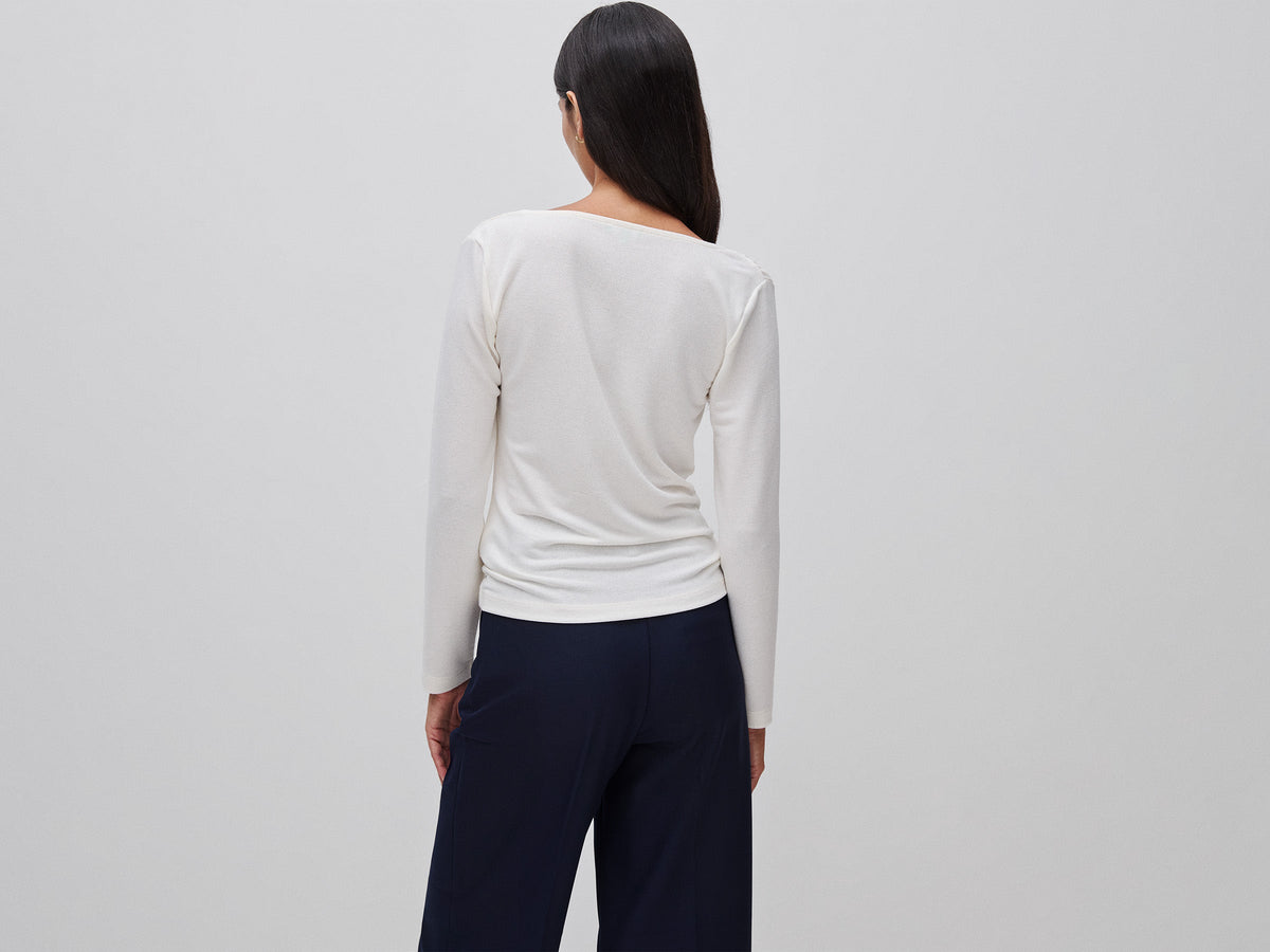 Maglietta con drappeggio sullo scollo