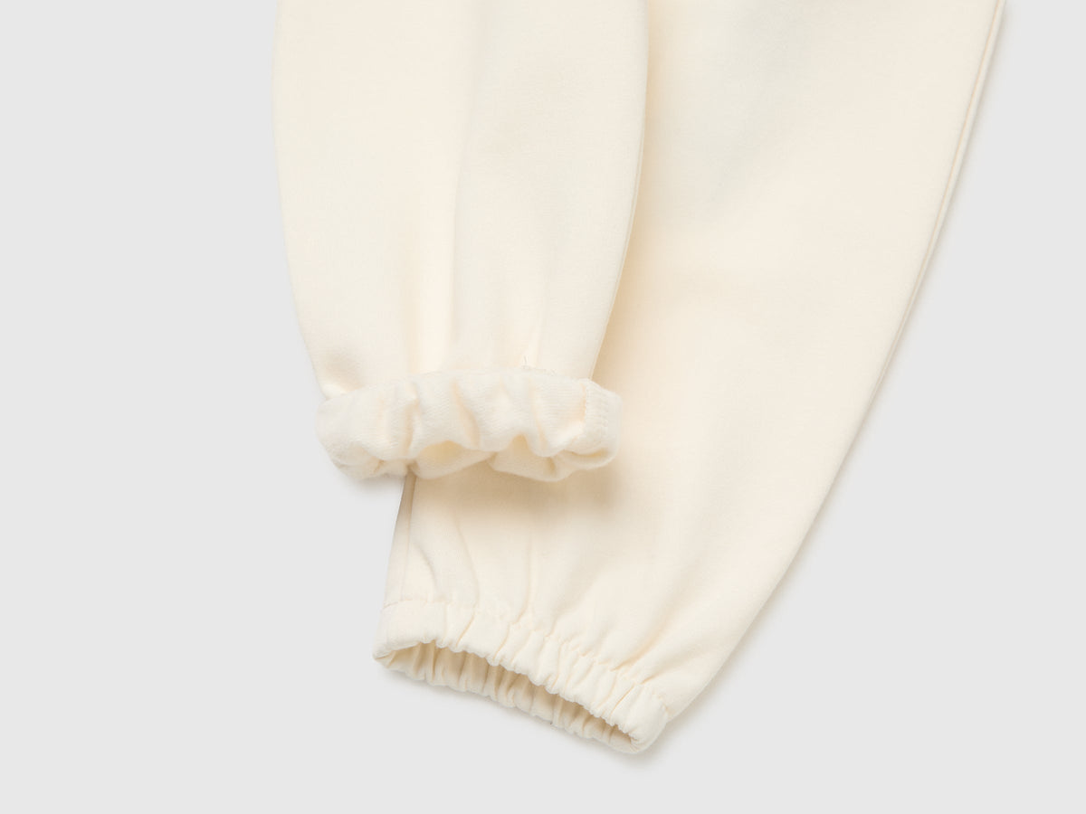Pantaloni in felpa con animaletto sul retro