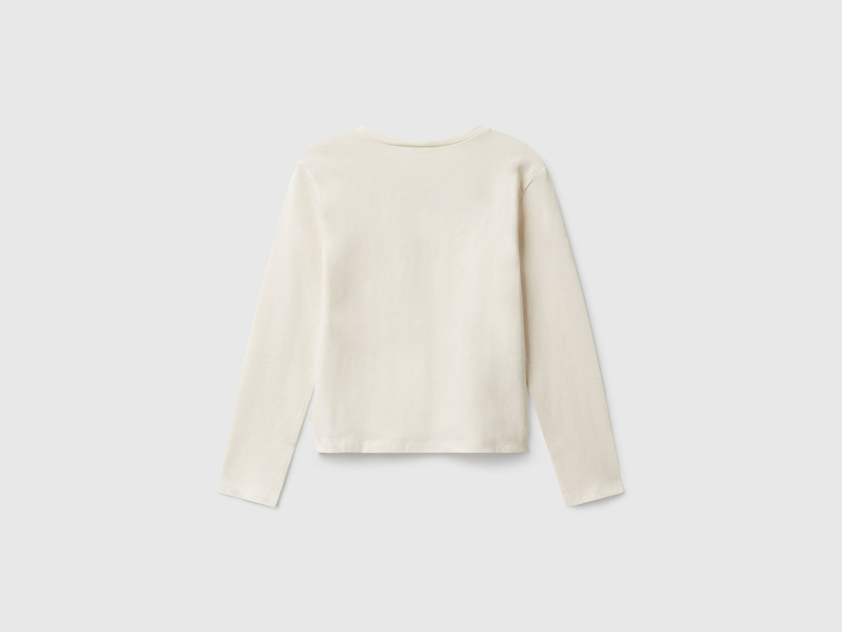 T-shirt con cuori cut out