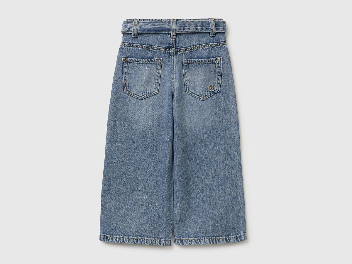 Jeans wide fit con cinturina