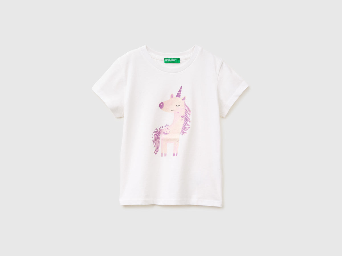 T-shirt con stampa e glitter