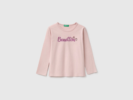 T-shirt con stampa e paillettes