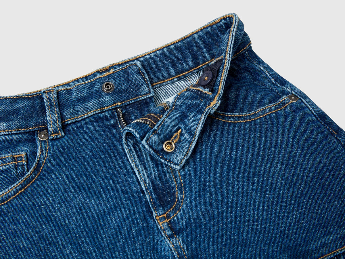 Minigonna di jeans con balza
