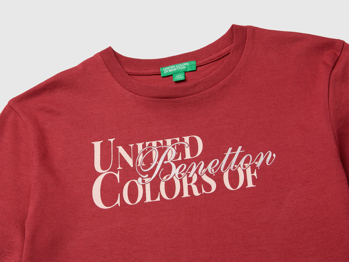 T-shirt con stampa glitter