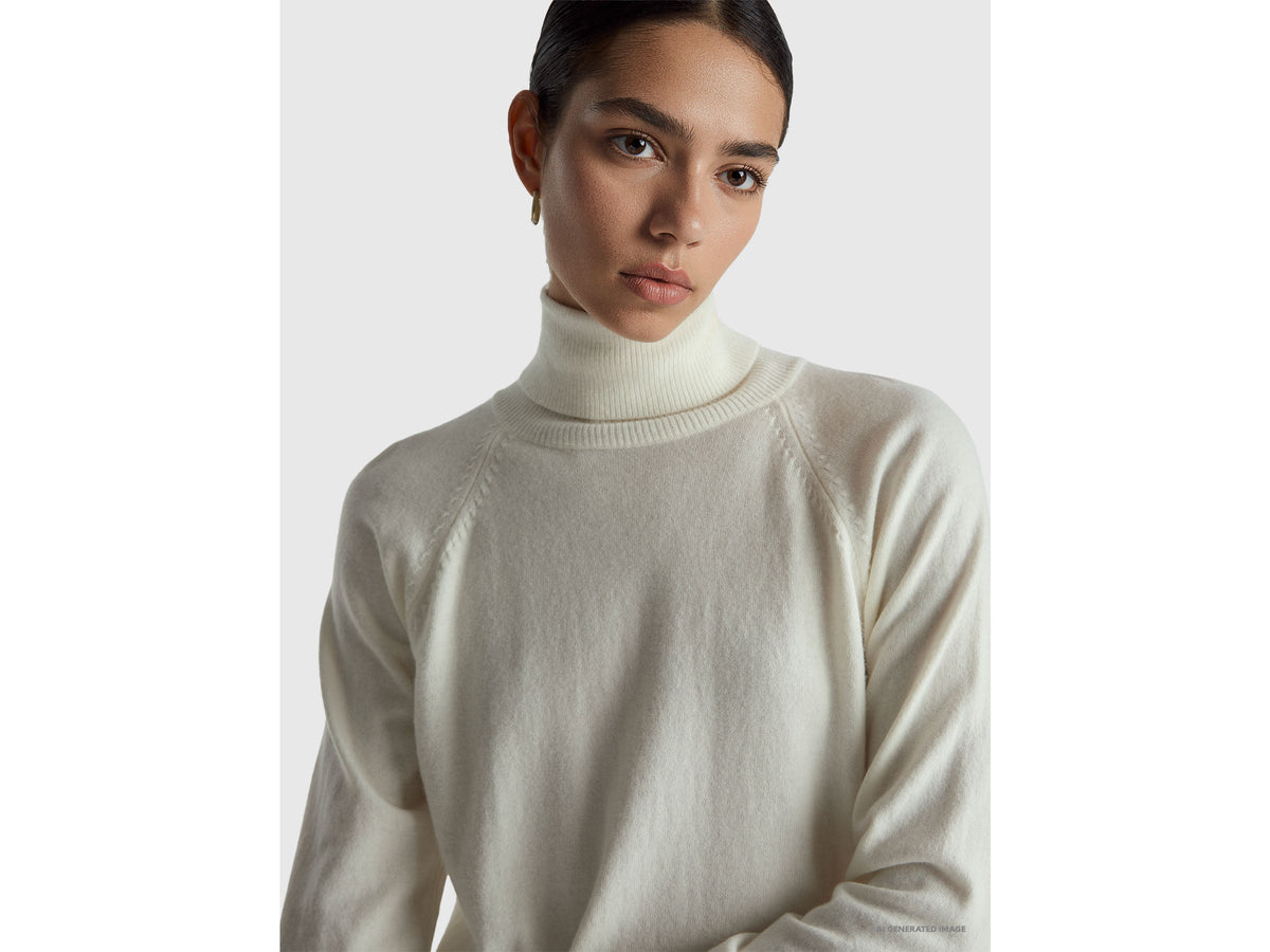 Maglione dolcevita panna in misto lana e cashmere