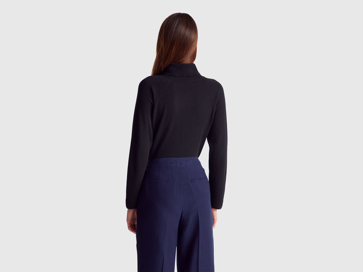 Maglione dolcevita nero in misto lana e cashmere