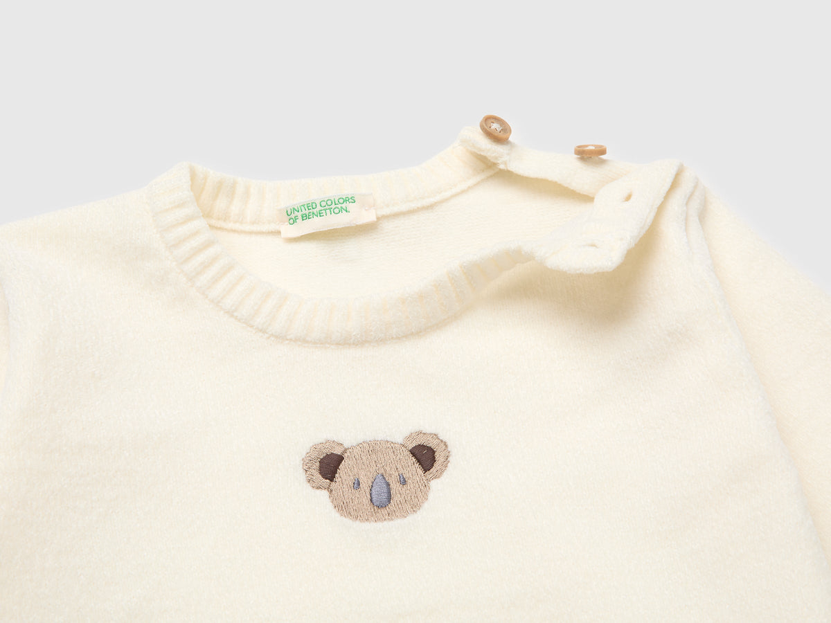 Maglia in ciniglia con ricamo