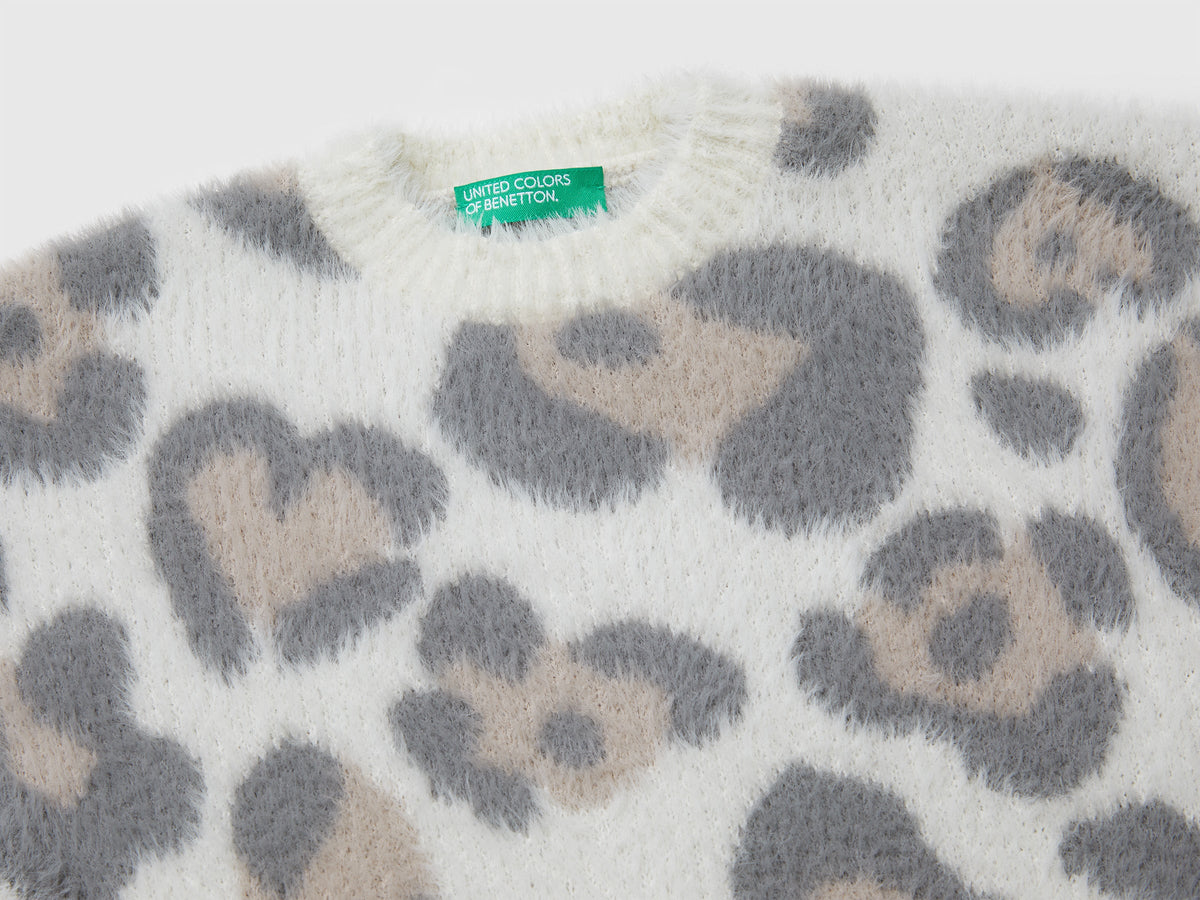 Maglione animalier in filato peloso