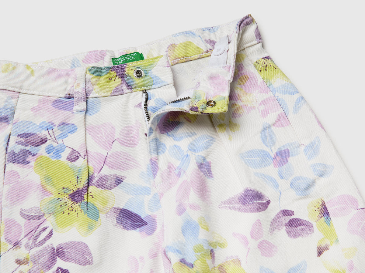 Pantaloni floreali baggy fit