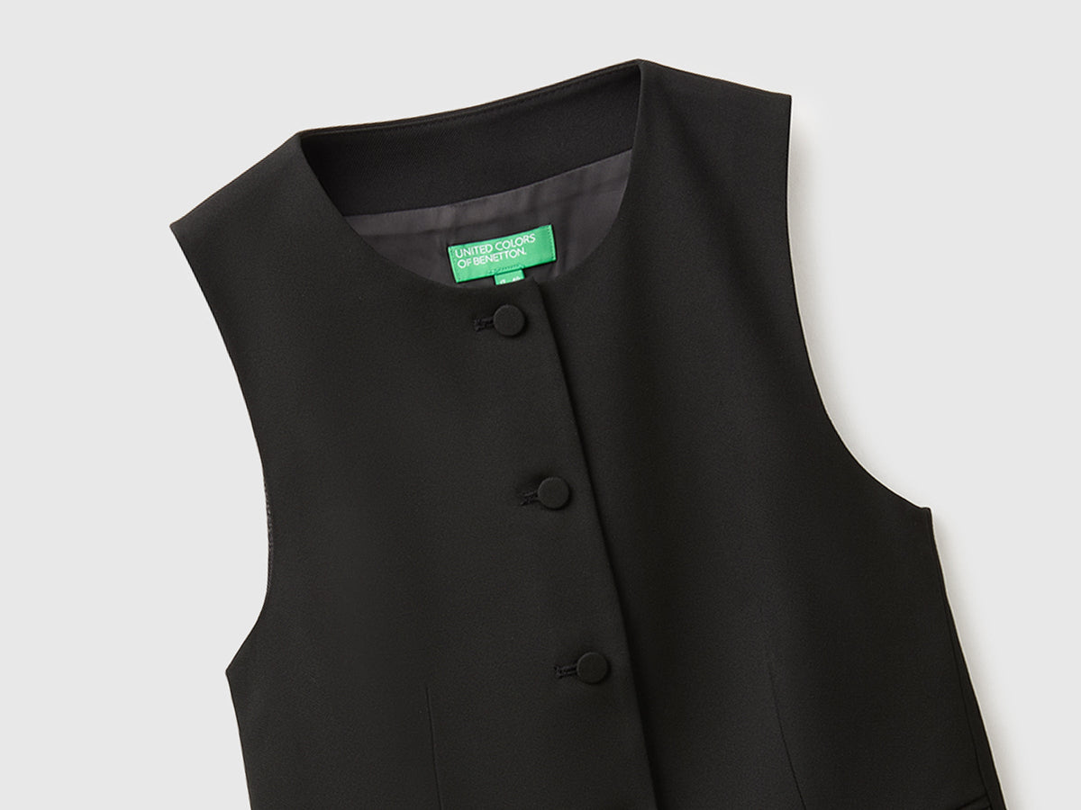 Gilet girocollo con bottoni