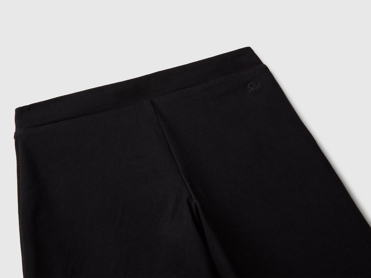 Pantaloni ampi in cotone stretch