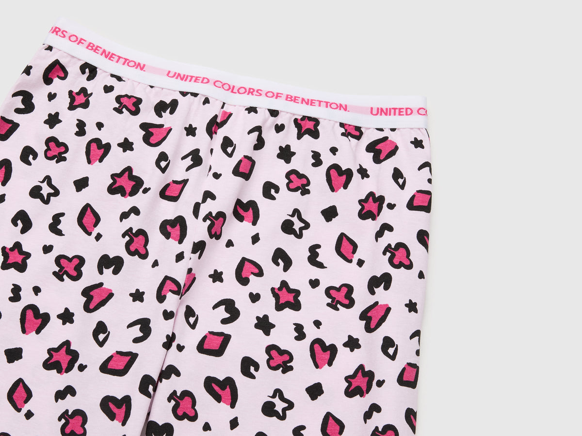 Pigiama con logo e pantaloni fantasia