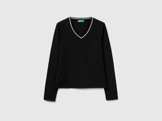 T-shirt aderente scollo a V
