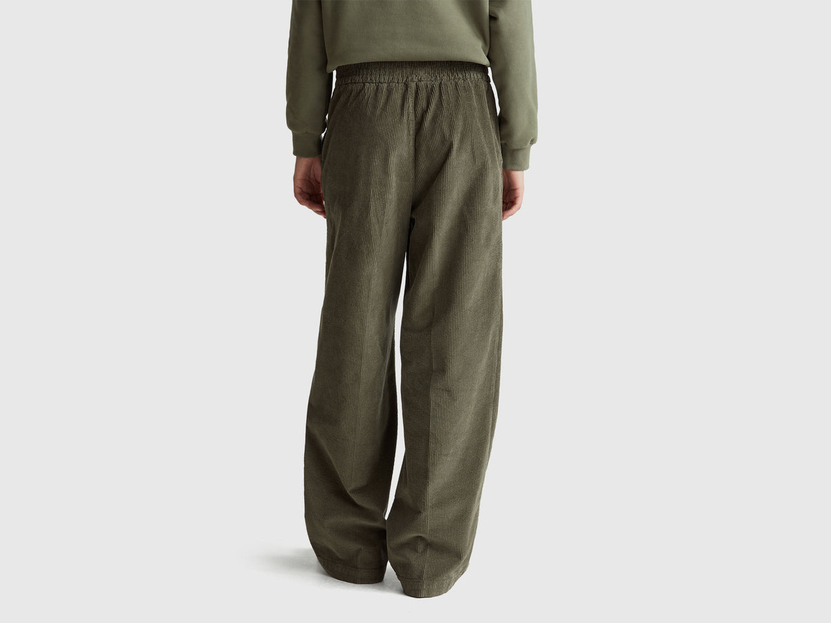 Pantaloni ampi in velluto