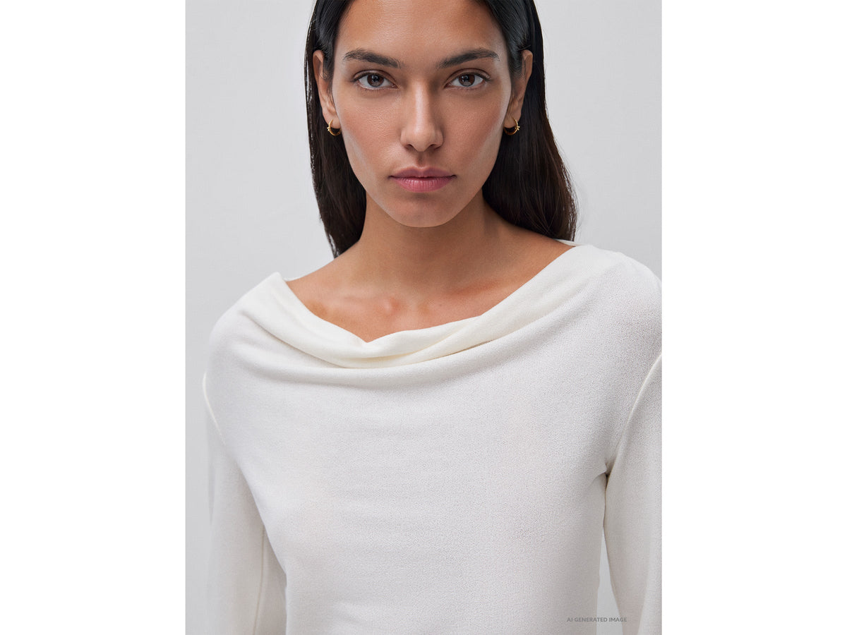 Maglietta con drappeggio sullo scollo