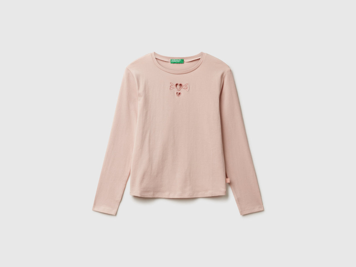 T-shirt con cuori cut out
