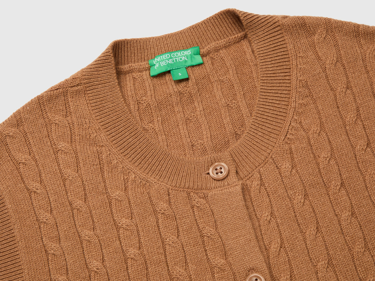 Gilet in maglia con trecce